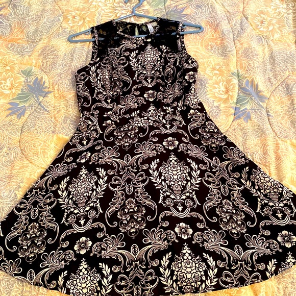 Dress - Picture 1 of 6